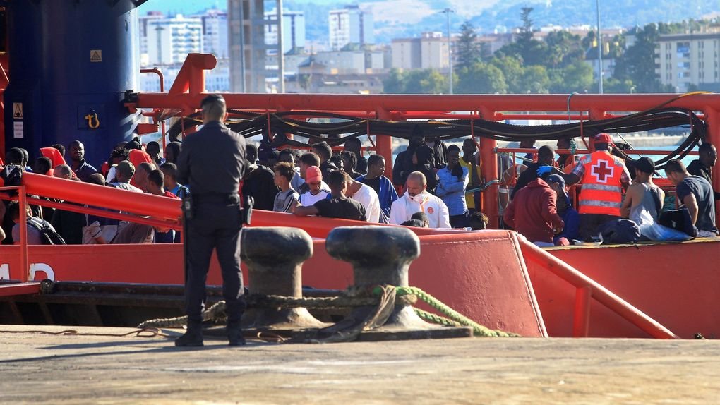 Barco inmigrantes llegado Algeciras 1163293699 11657916 1020x574