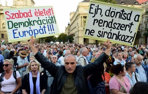 manifestacion opositora viernes ante parlamento budapest 1475318847991