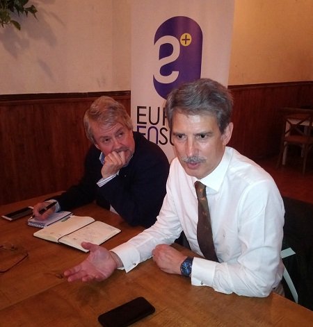 El progresivo declive de los partidos políticos y de la Unión Europea. 