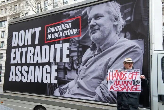 protester against julian assange s extradition to usa london uk nd february proteste don t extradite rally outside 175384998